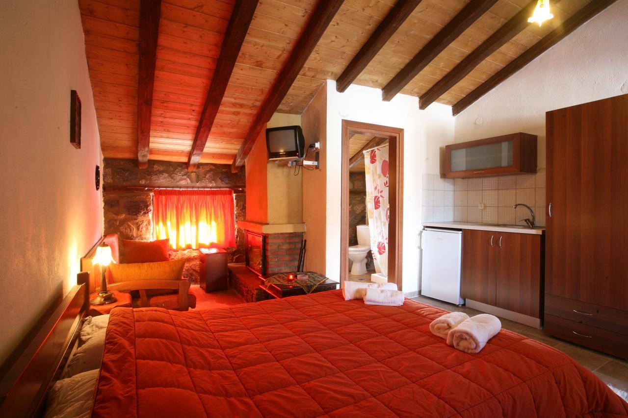 פלאיוס אגיוס אתנאסיוס Eleni'S Guesthouse מראה חיצוני תמונה