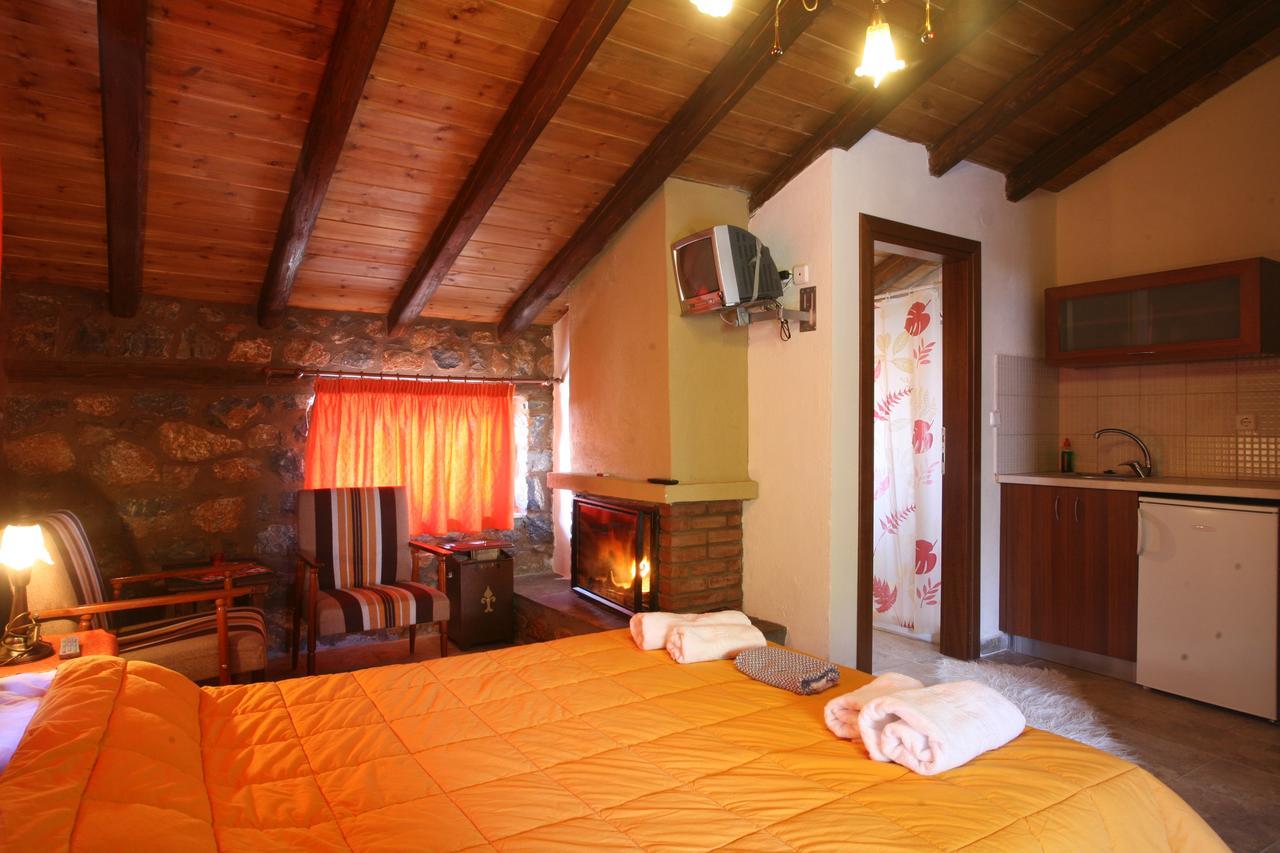 פלאיוס אגיוס אתנאסיוס Eleni'S Guesthouse מראה חיצוני תמונה
